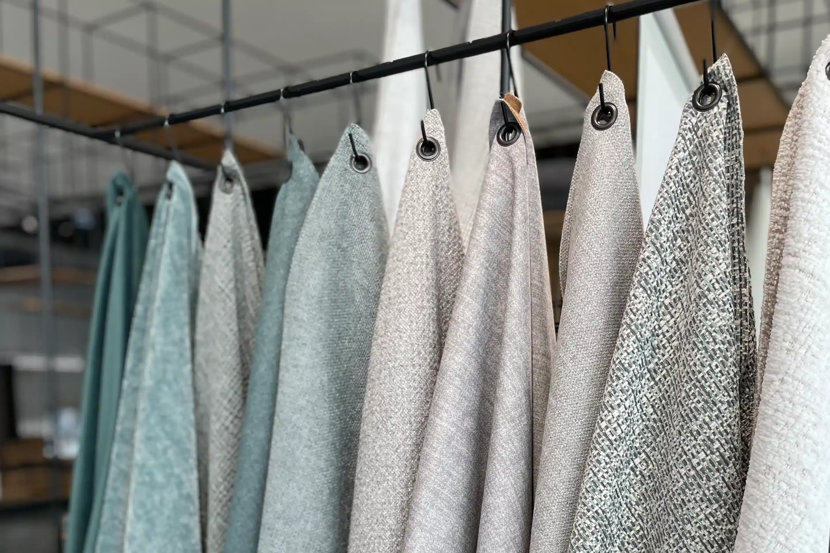 Hoogwaardige meubelstof gemaakt voor comfortabele en duurzame banken van plastic flessen door Fabraa Fabrics